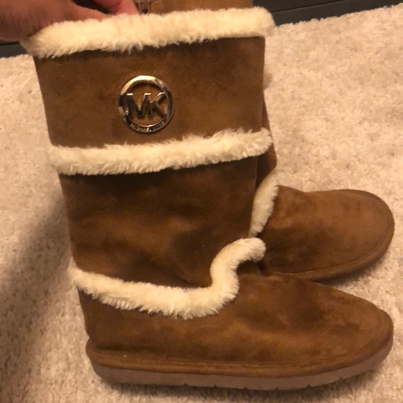 Michael Kors little girls boot with faux fur detailing - Picture 1 of 7
